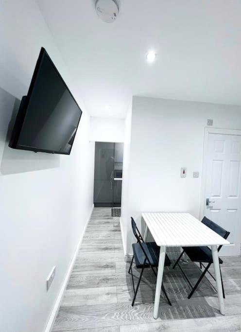 Modern Studio Near Nec With Free Parking - Prime Location Sheldon  エクステリア 写真